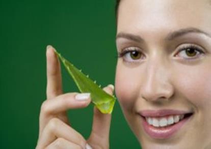 Como Usar sabila para la cara para curar el acne y aclarar la piel