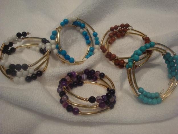 6 Sitios Donde Conseguir Pulseras De Moda Para lucir en tus reuniones
