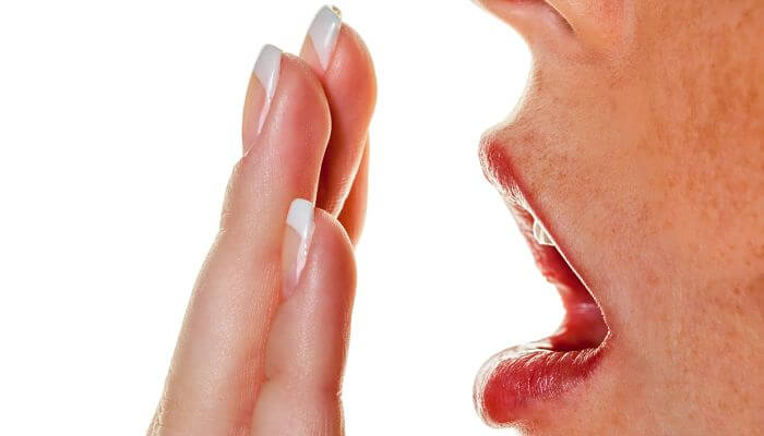 como eliminar el mal aliento