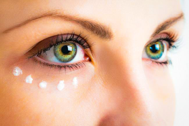 Cómo Hidratar La Piel De Los Ojos Para Cautivar - TIPS-Belleza