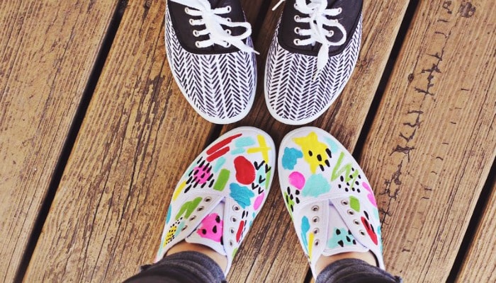 decorar zapatos viejos con estampados geométricos