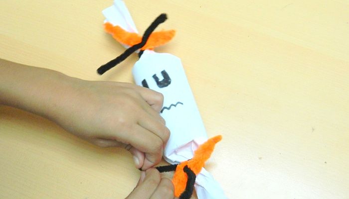 manualidades halloween crackers fantasmas